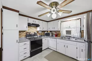 142 Jackson Dr, Suffield, CT 06093 - Photo 14
