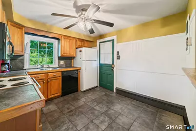 67 Macarthur Drive, Waterbury, CT 06704 - Photo 4