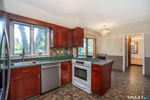 28 Whiting Ln, West Hartford, CT 06119 - Photo 4