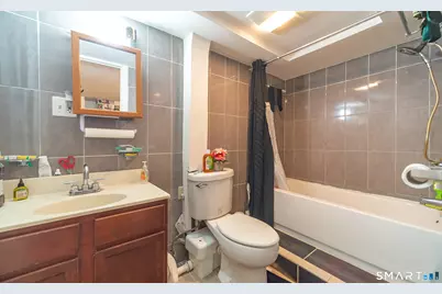 25 Oakwood Street, Bridgeport, CT 06606 - Photo 22