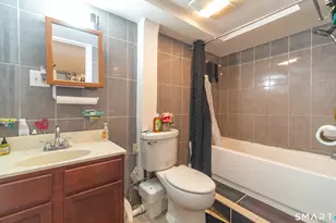 25 Oakwood St, Bridgeport, CT 06606 - Photo 22