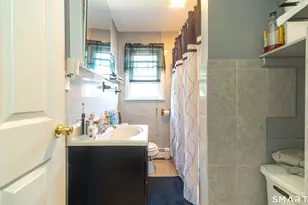 25 Oakwood St, Bridgeport, CT 06606 - Photo 16