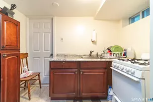 25 Oakwood St, Bridgeport, CT 06606 - Photo 20
