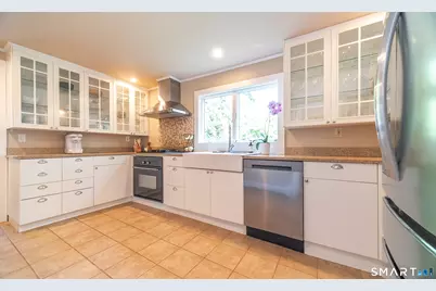 137 Mohawk Drive, West Hartford, CT 06117 - Photo 16