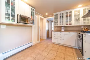 137 Mohawk Dr, West Hartford, CT 06117 - Photo 18