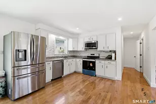 24 Gaspee Rd, Bridgeport, CT 06606 - Photo 6