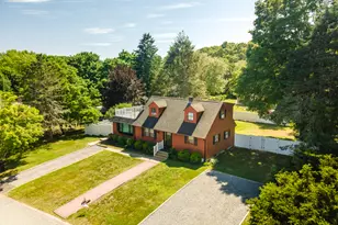 43 Lynn Dr, Preston, CT 06365 - Photo 2