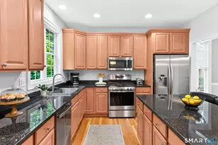 7 Ellsworth Pl, Avon, CT 06001 - Photo 4