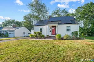 12 Iroquois Rd, West Hartford, CT 06117 - Photo 2