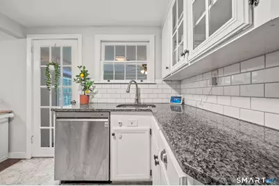 12 Iroquois Road, West Hartford, CT 06117 - Photo 8