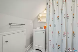 12 Iroquois Rd, West Hartford, CT 06117 - Photo 20