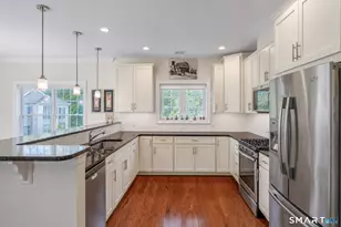 832 Brookside Ct, Newtown, CT 06470 - Photo 10
