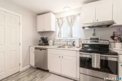 11 Cedarbrook Townhouse #11, Brookfield, CT 06804 - Photo 6