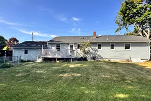 23 Robin Rd, West Haven, CT 06516 - Photo 2
