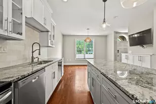14 Harwich Ln, West Hartford, CT 06117 - Photo 4