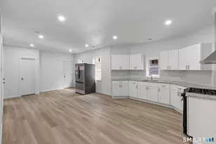 16 Arch St, Waterbury, CT 06710 - Photo 4