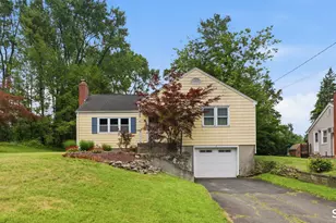 15 Scarborough Rd, Windsor, CT 06095 - Photo 2