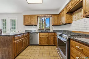 699 Selbys Pond Rd, Stratford, CT 06615 - Photo 10