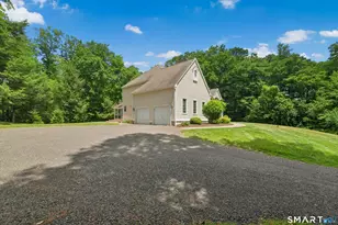 17D Butterfield Rd, Newtown, CT 06470 - Photo 2