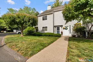 9 Clubhouse Dr, Cromwell, CT 06416 - Photo 2