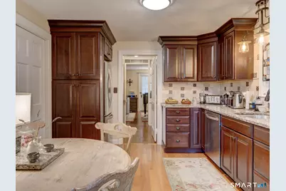 338 Ridgewood Road, West Hartford, CT 06107 - Photo 12