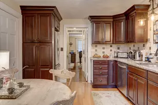 338 Ridgewood Rd, West Hartford, CT 06107 - Photo 12