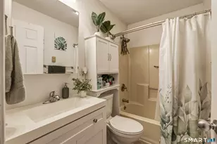8 Concorde Way, Windsor Locks, CT 06096 - Photo 4
