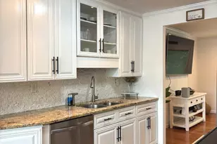 70 Webster Ct, Newington, CT 06111 - Photo 4