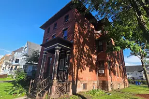 31 Alden St, Hartford, CT 06114 - Photo 2