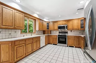 30 Creeping Hemlock Dr, Norwalk, CT 06851 - Photo 12