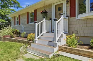 8 Roxbury Ct, East Lyme, CT 06357 - Photo 4