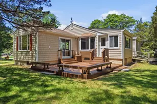 8 Roxbury Ct, East Lyme, CT 06357 - Photo 2
