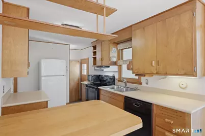 8 Roxbury Court, East Lyme, CT 06357 - Photo 12