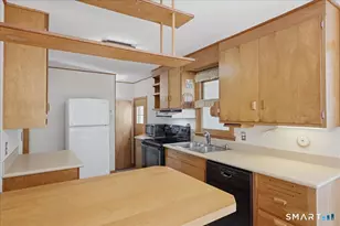 8 Roxbury Ct, East Lyme, CT 06357 - Photo 12