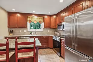 2 Meadowside Dr, Farmington, CT 06085 - Photo 8