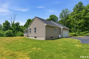 50 Hoskins Rd, Bloomfield, CT 06002 - Photo 6
