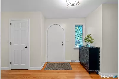 15 Camille Lane, Simsbury, CT 06092 - Photo 2