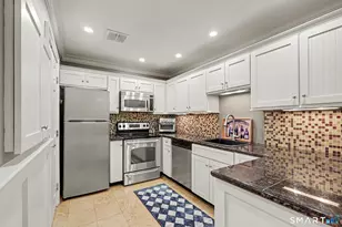 2289 Bedford St, Stamford, CT 06905 - Photo 6
