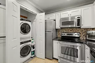 2289 Bedford St, Stamford, CT 06905 - Photo 8