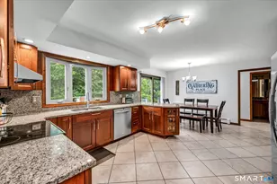 33 Shawnee Ln, Monroe, CT 06468 - Photo 12
