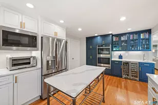85 Osborne Pl, Fairfield, CT 06890 - Photo 6