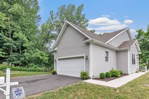 7 Oakview Ln, Bethel, CT 06801 - Photo 2