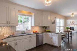 30 Crested Ridge Ct, Stratford, CT 06614 - Photo 8