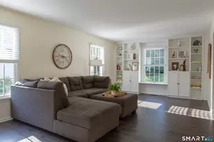 30 Crested Ridge Ct, Stratford, CT 06614 - Photo 4