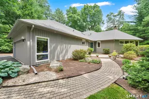 2 Merrywood, Simsbury, CT 06070 - Photo 2