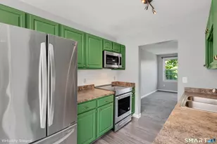 19 Hawthorne Dr, New London, CT 06320 - Photo 14