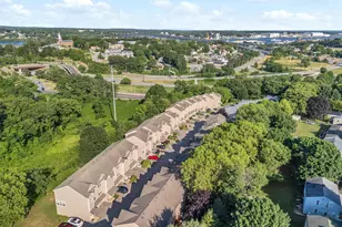 19 Hawthorne Dr, New London, CT 06320 - Photo 4