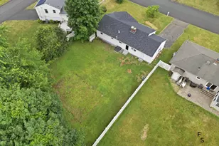 172 Valley View Dr, Meriden, CT 06450 - Photo 38