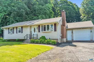27 Idle Ln, Meriden, CT 06451 - Photo 2
