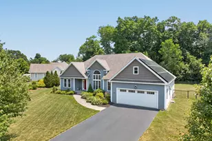15 Claire Ln, Bloomfield, CT 06002 - Photo 2